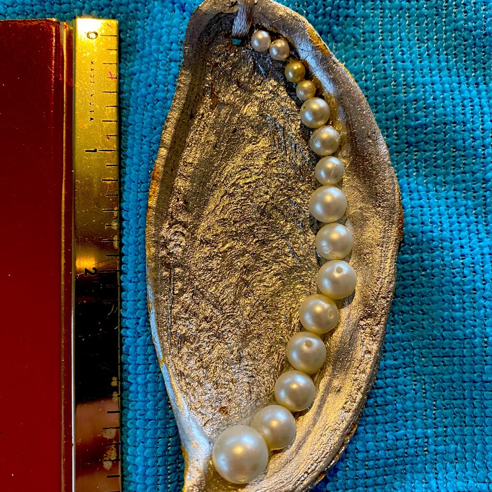 DESIGNER SHELL PENDANT